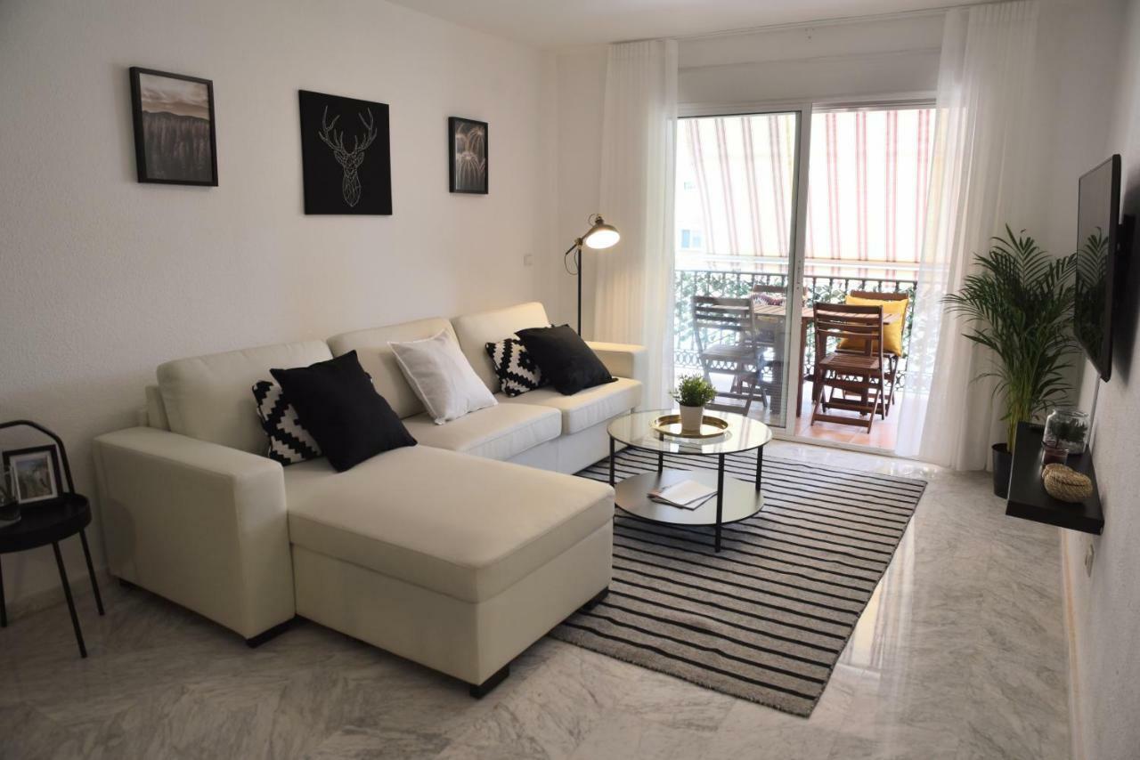 Homely Malaga Don Cristian Con Parking Privado Exterior foto