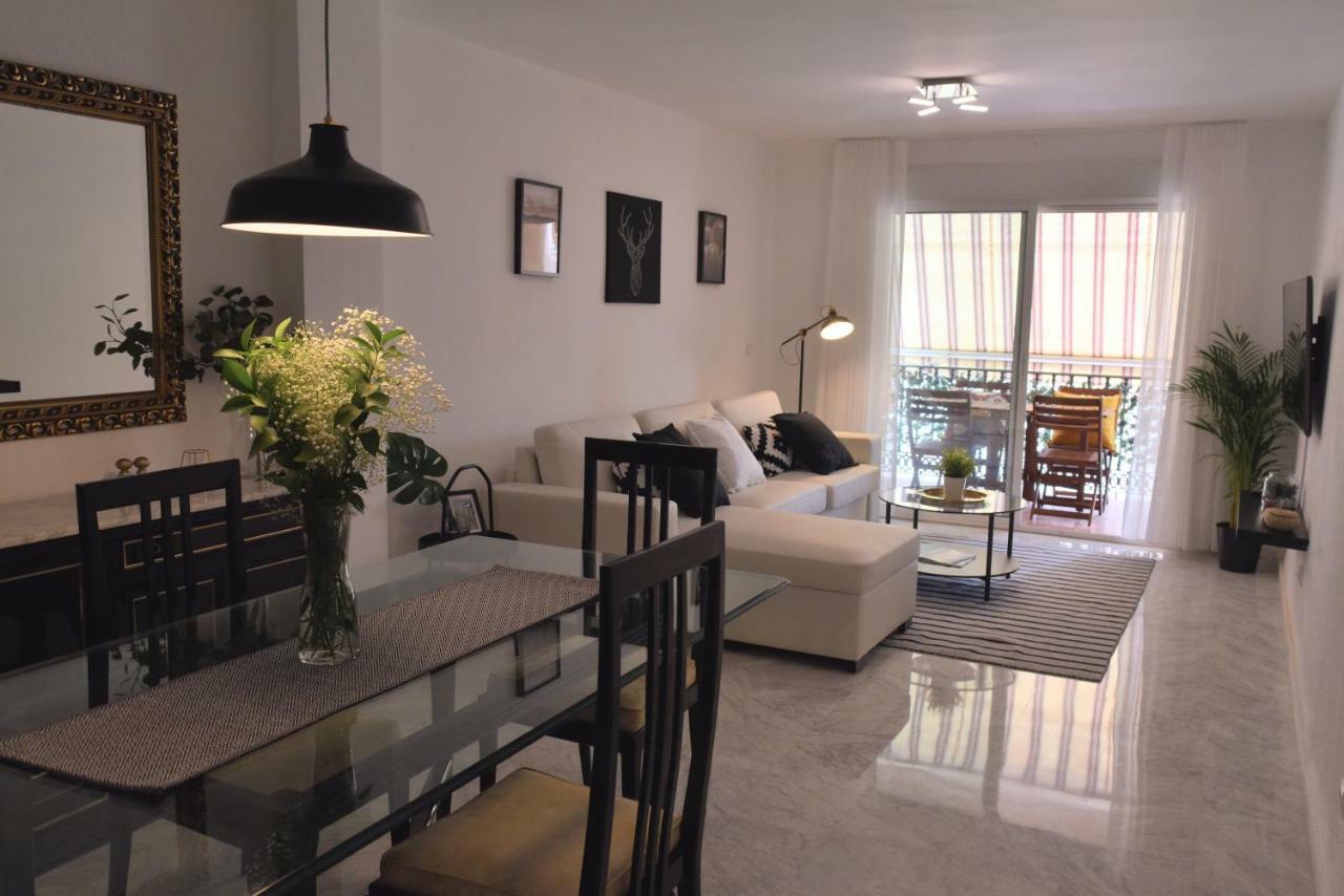 Homely Malaga Don Cristian Con Parking Privado Exterior foto