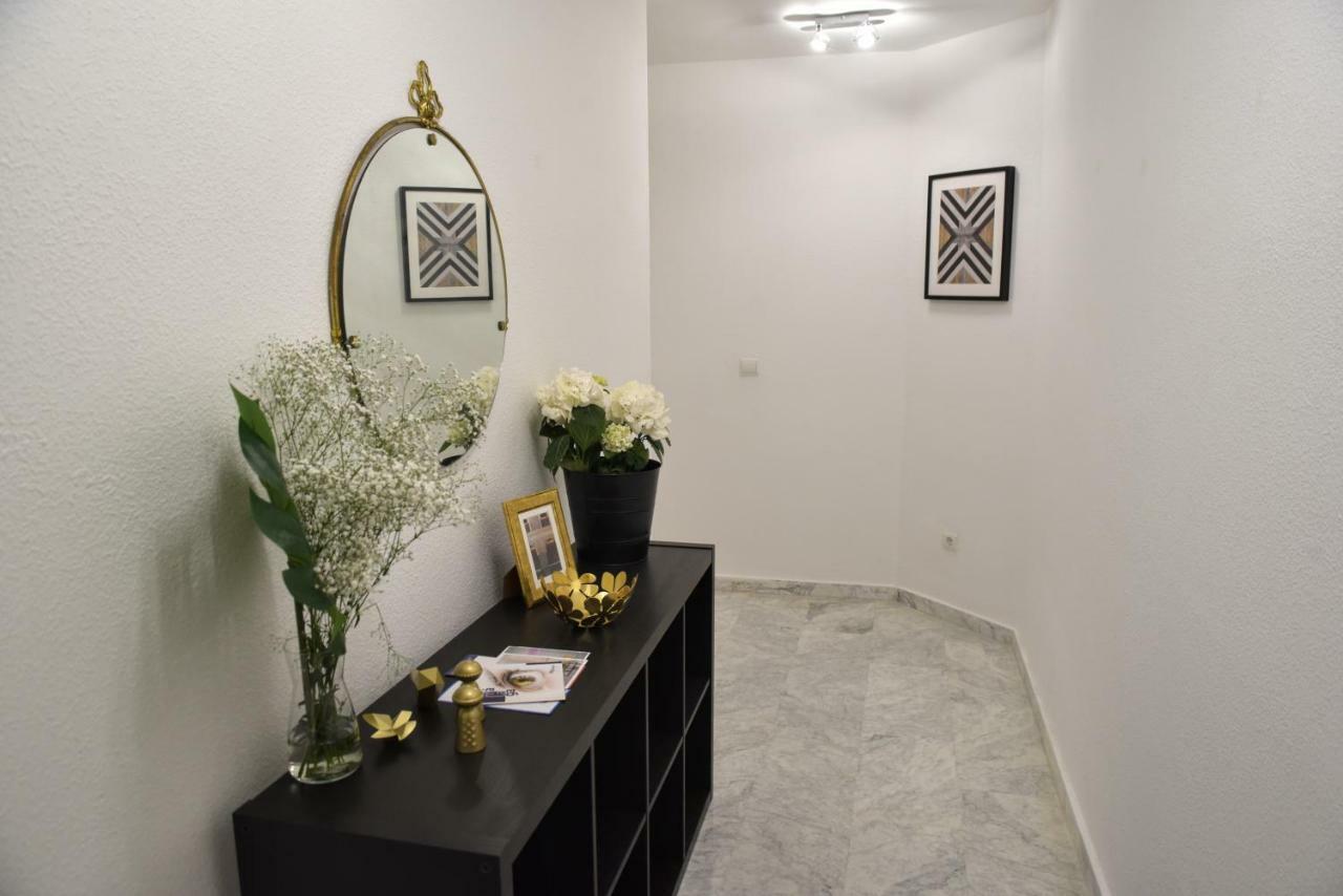 Homely Malaga Don Cristian Con Parking Privado Exterior foto