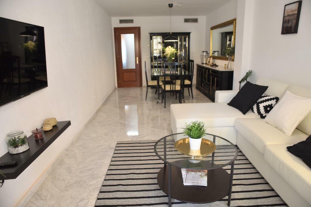 Homely Malaga Don Cristian Con Parking Privado Exterior foto